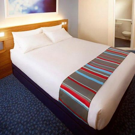 Travelodge Cardiff Central Queen Street Extérieur photo