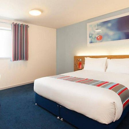 Travelodge Cardiff Central Queen Street Extérieur photo