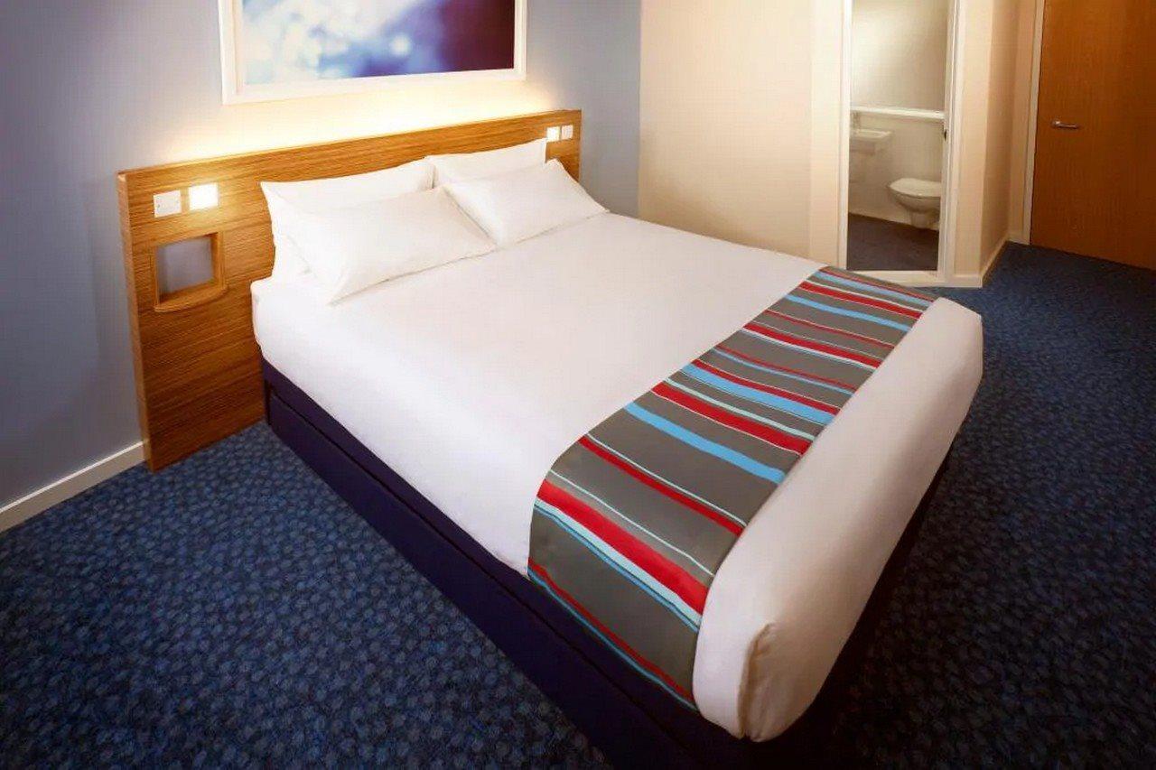 Travelodge Cardiff Central Queen Street Extérieur photo