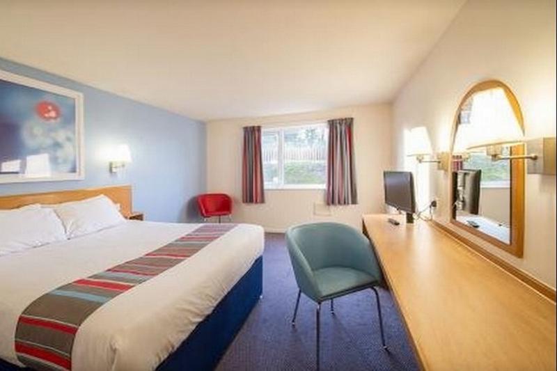 Travelodge Cardiff Central Queen Street Extérieur photo