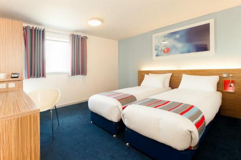 Travelodge Cardiff Central Queen Street Extérieur photo