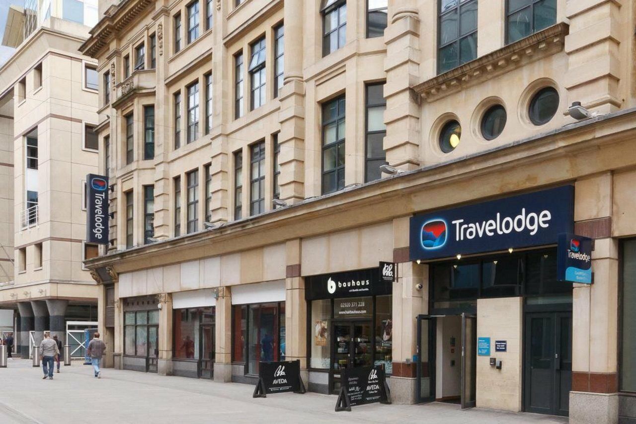Travelodge Cardiff Central Queen Street Extérieur photo