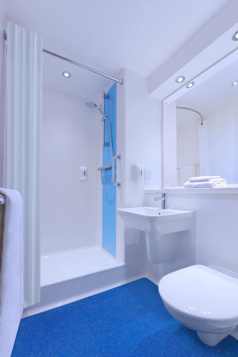 Travelodge Cardiff Central Queen Street Extérieur photo